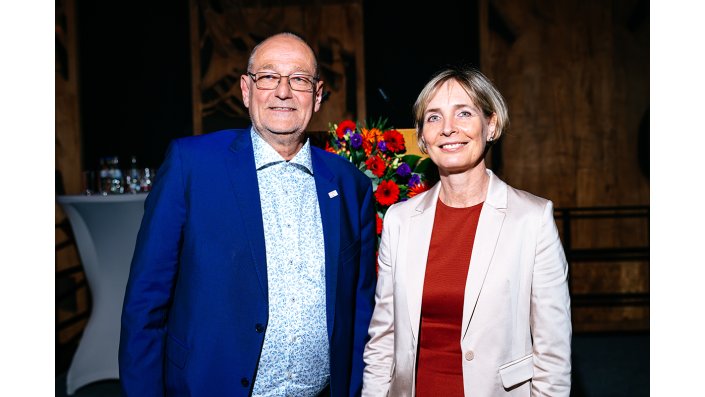 Prof. Dr. Sylvia Heuchemer (rechts) und Prof. Dr. Herzig (links)