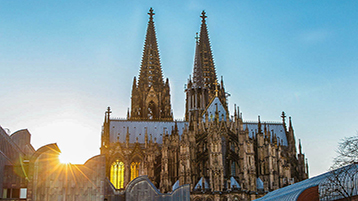 Man sieht die Rückseite des Kölner Doms mit den Dächern der Philharmonie.  (Bild: TH Köln / Kathrin Vogt)